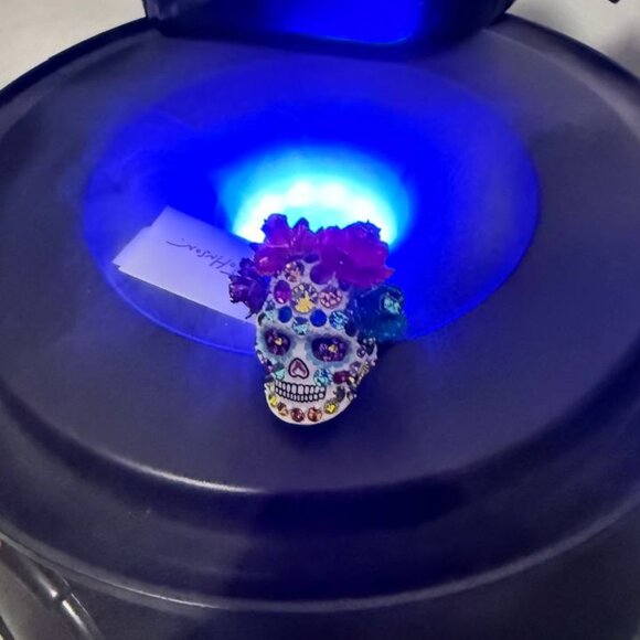 Betsey Johnson Sugar Skull Ring Crystal  Gold Tone Day of the Dead Halloween - Picture 8 of 8